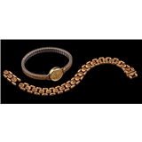 Gouden schakelarmband, 14-krt.(schakel kapot), 19 cm, 18,9 gram en een polshorloge, kast gemerkt 585 (handwinder, pinnetje manco) aan onedele flexi… – kavel bij Veilinghuis Derksen