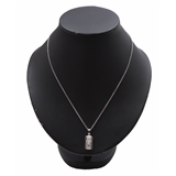 Witgouden collier, 14-krt., met daaraan een witgouden hanger, 14-krt., bezet met briljant en single cut geslepen diamant ca – kavel bij Veilinghuis Derksen