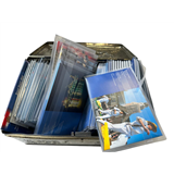 Een blik met mapjes sets – kavel bij Medusa Auctioneers