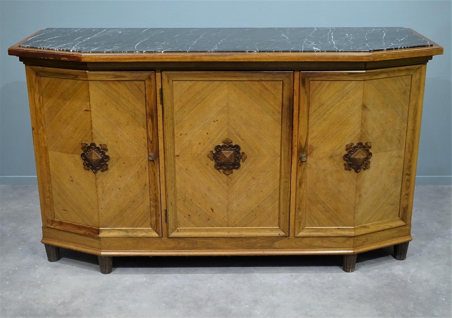 Noten Dressoir Met Zwartmarmeren Blad En Auctions Price Archive